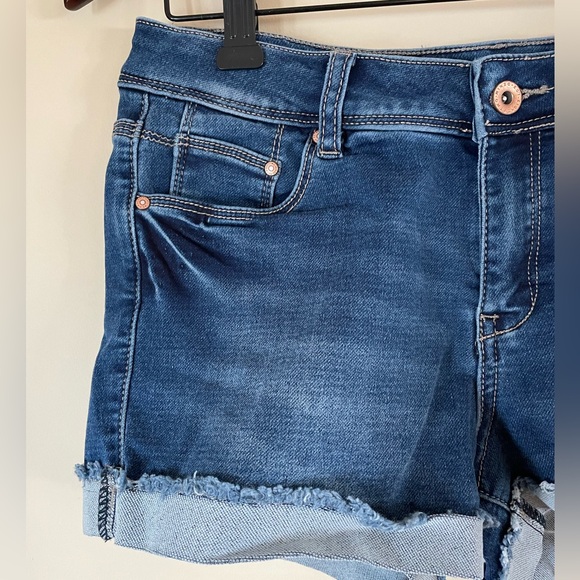 Eighty Two Denim Jean Shorts Medium Wash Size 7 - Picture 6 of 7